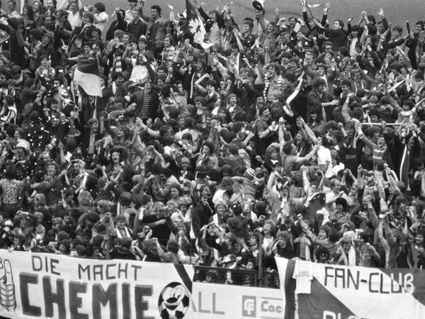 Fußballfans der BSG Chemie Leipzig, 80er Jahre. Foto: BArch, MfS, BV Lpz, KD Leipzig-Stadt, Fo, Nr. 5722, Bil