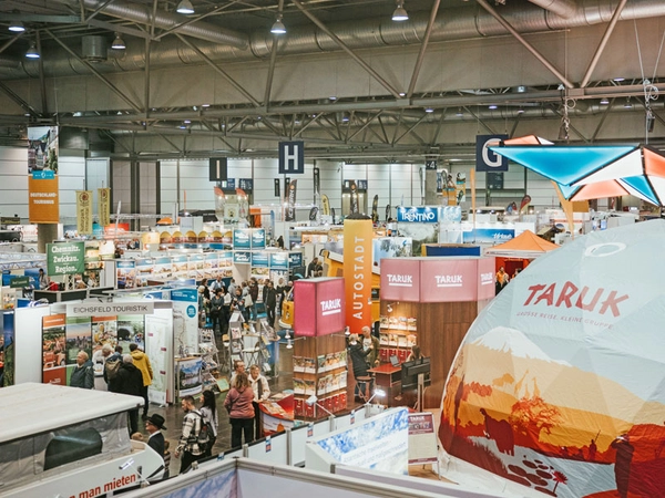 Rund 120 Ausstellerinnen und Aussteller präsentieren ihre Destinationen. Foto: Landesmesse Stuttgart GmbH & Co. KG