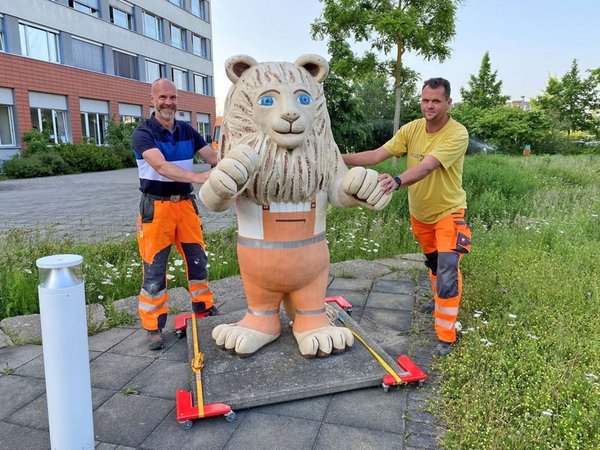 Der Löwe der Stadtreinigung beim Abtransport, Foto: Stadtreinigung Leipzig