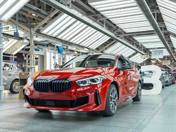 Das 3.333.3333ste BMW Fahrzeug aus Leipzig, ein BMW 128ti in Melbourne Rot (02/2023), Foto: BMW Group