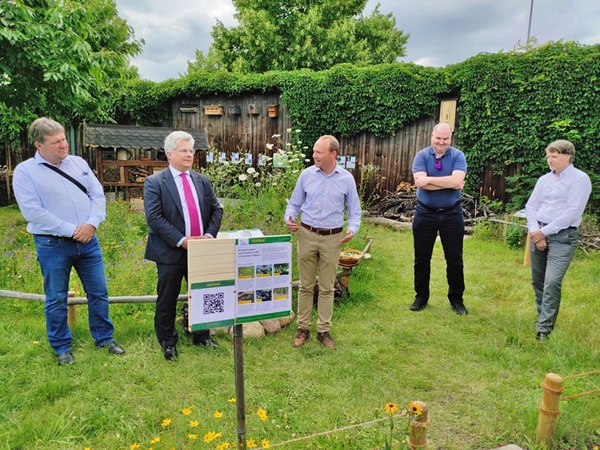 Grußworte beim Start des Projektes. Auch Sachsens Umweltminister Wolfram Günther ist gekommen. Foto: Karsten Peterlein