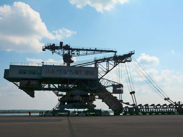 Gehören bald der Vergangenheit an: Braunkohlebagger in der Lausitz und im Mitteldeutschen Revier. Foto: Colourbox