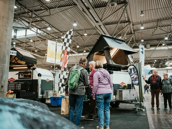 Das perfekte Einsteigerthema: Mit einem Dachzelt können Interessierte mit wenig Hürden Camping-Luft schnuppern. Foto: Landesmesse Stuttgart GmbH & Co. KG