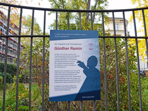 Gedenktafel für Thomaskantor Günther Ramin in Leipzig, Foto: Elli Flint