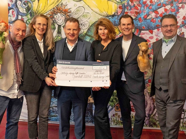 Scheckübergabe der Opernball-Tombola an die Stiftung Leipzig hilft Kindern, Foto: Porsche AG