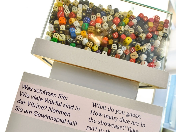 Welt als Würfel: Ratespiel in Ausstellung im Stadtgeschichtliches Museum Leipzig, Foto: Markus Scholz