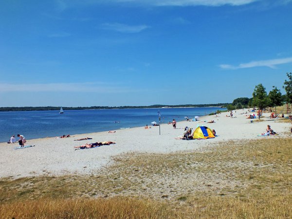 Strand am Golfplatz am Cospudener See