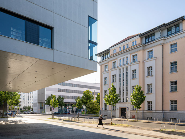 Der Campus der HTWK Leipzig im Süden der Stadt: links die Hochschulbibliothek, Nieper-Bau (Mitte) und Lipsius-Bau, Foto: Tom Schulze / HTWK Leipzig