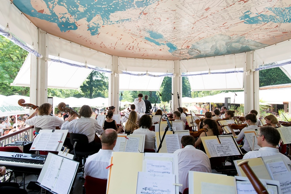 Das Orchester der MuKo im Musikpavillon im Clara-Park