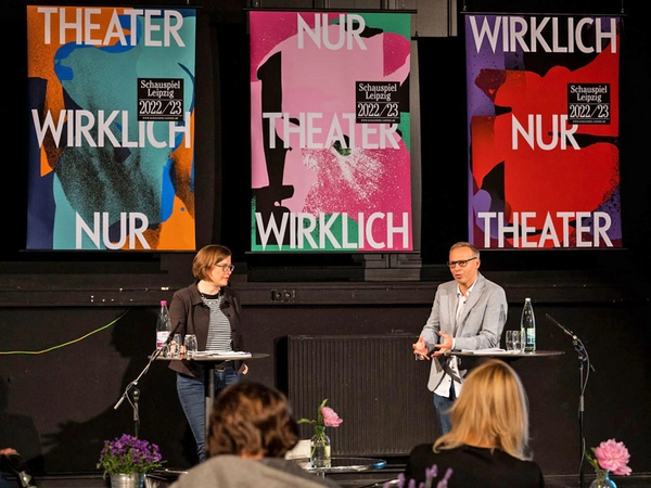 Dr. Skadi Jennicke (Bürgermeisterin und Beigeordnete für Kultur der Stadt Leipzig) und Enrico Lübbe (Intendant Schauspiel Leipzig) bei der Pressekonferenz, Foto: Rolf Arnold