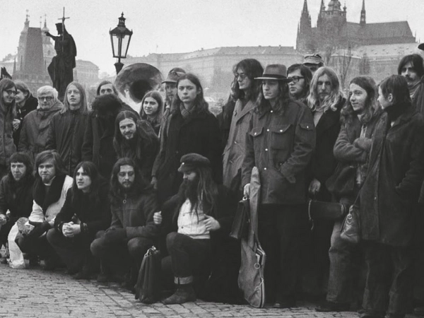 Foto als Hochzeitsgeschenk an Anna Freimanová und Andrej Krob, Karlsbrücke in Prag, Anfang 1976, Foto: Ondrej Nemec