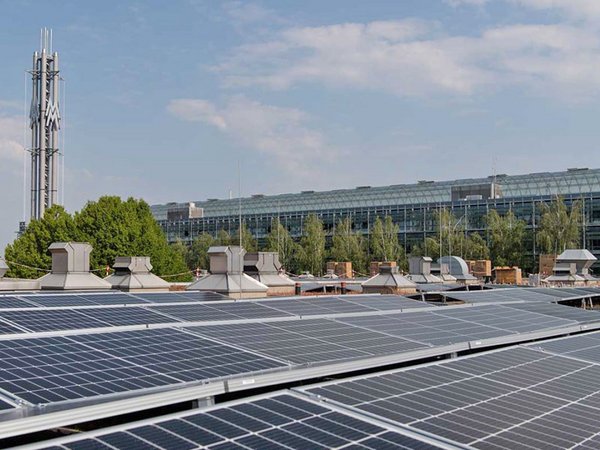 Die Leipziger Messe hat Ende Mai 2024 die hauseigene Photovoltaik-Aufdachanlage in Betrieb genommen. Foto: Leipziger Messe