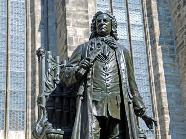 Bach-Denkmal vor der Leipziger Thomaskirche, Foto: Andreas Schmidt / LTM