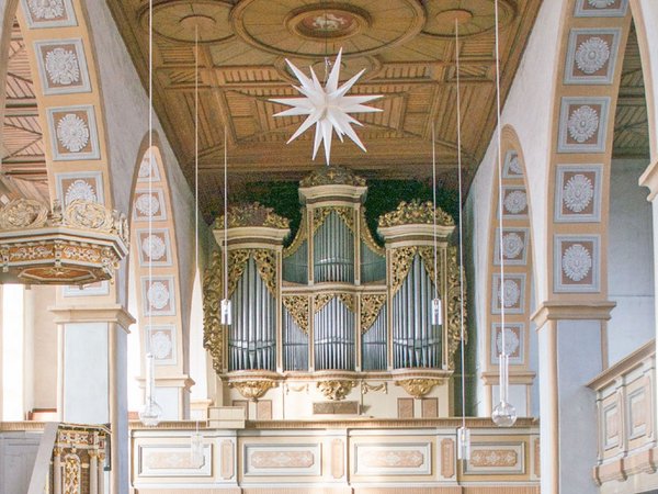 Silbermann-Orgel Georgenkirche Rötha: Kirchenschiff mit Orgel, Foto: Dieter Wadewitz