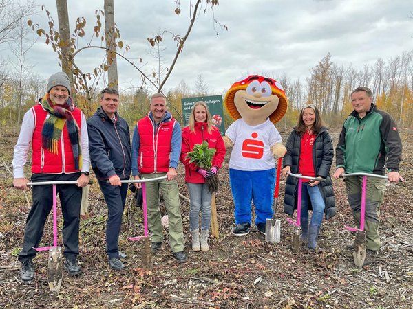 Baumpflanzung in Markranstädt, Foto: Sparkasse Leipzig