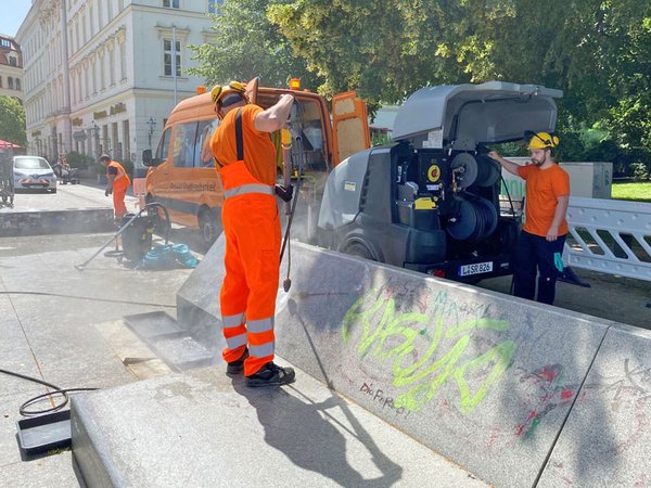 Graffitientfernung mit Hochdruckreiniger, Foto: Stadtreinigung Leipzig