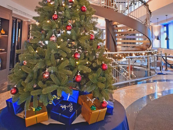 Charity Weihnachtsbaum im Seaside Park Hotel, Foto: Hospiz ADVENA Leipzig 