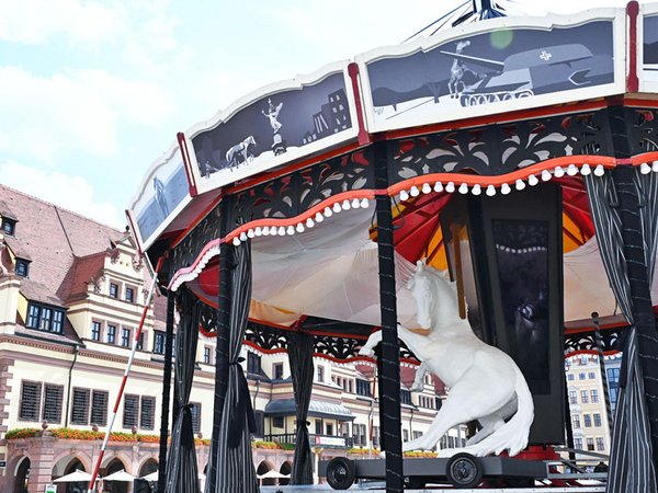 Kunstinstallation auf dem Leipziger Markplatz: Zucker.Rausch.Germania, Foto: Axel Kunz / Schaubühne Lindenfels