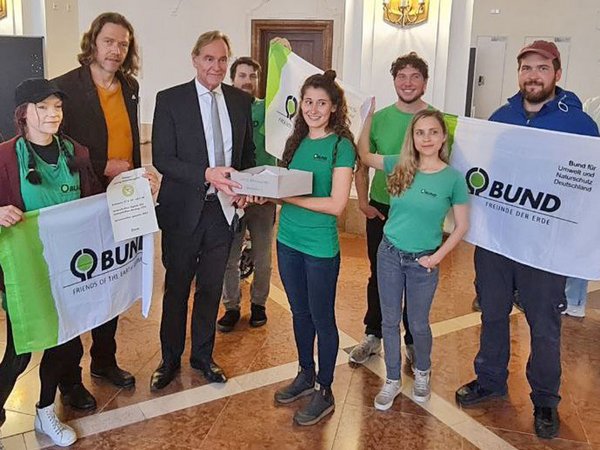 Übergabe der Petition, Foto: BUND Leipzig