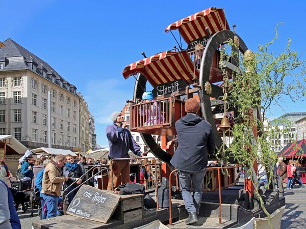 Historische Ostermesse in Leipzg: Handkurbel-Riesenrad, Foto: Andreas Schmidt