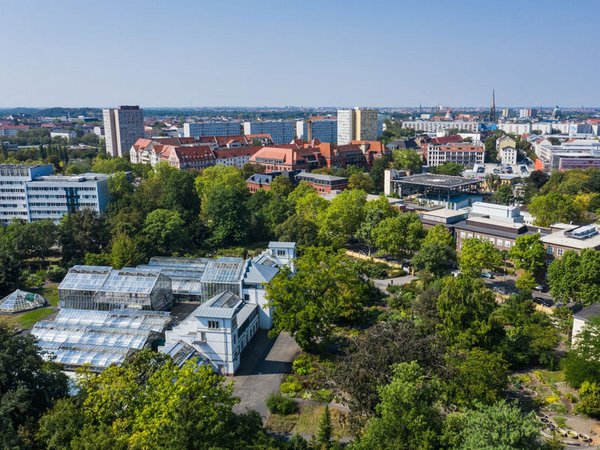 Wer den Botanischen Garten der Universität Leipzig besucht, kann sich künftig von Kuriositäten in der Natur leiten lassen. Foto: Christian Hüller