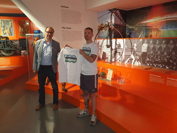 BSG-Projektleiter Alexander Mennicke und Museumsdirektor Dr. Anselm Hartinger in der Abt. "Sportstadt Leipzig" der Ständigen Ausstellung im Alten Rathaus, Foto: SGM / Ann-Kathrin Reichenbach