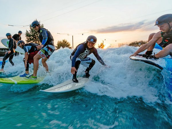 Surfen im Kanupark Markkleeberg, Foto: Franz Anton