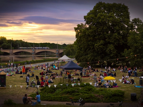 Leipziger Hörspielsommer am Richard-Wagner-Hain, Foto: Hörspielsommer e.V. / Tino Pfundt