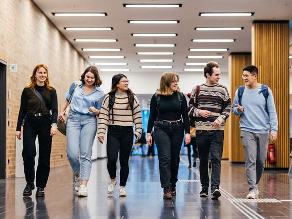 Die Studienbotschafter und Studienbotschafterinnen unterstützen Studieninteressierte und -anfänger. Foto: Universität Leipzig / Christian Hüller