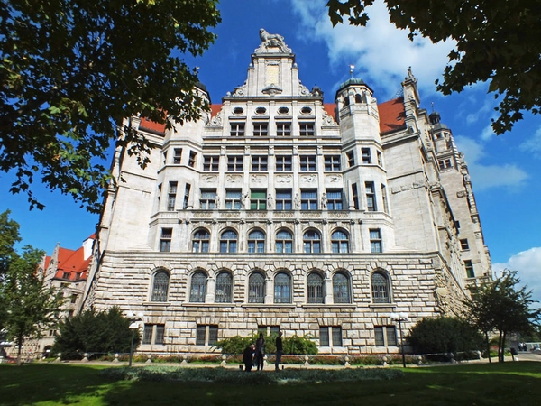 MOLCH-Rathausführung: Kinder führen Kinder durch das Neue Rathaus in ...