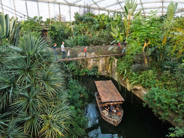 Bootsfahrt auf dem Gamanil und Baumwipfelpfad in Gondwanaland, Foto: Zoo Leipzig