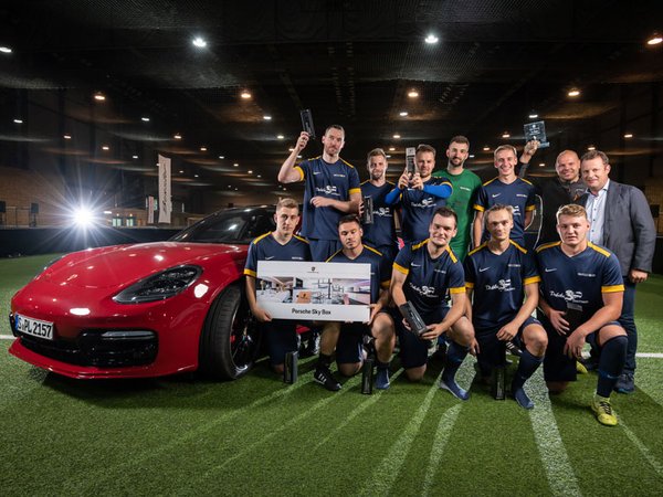 Gewinner des "Leipziger Rasen Cup" 2019 ist das Team der Debeka Sachsen AG, Foto: Porsche AG - Leipzig