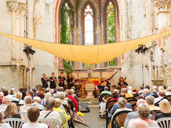 Sommertöne in der Kirchruine Wachau, Foto: Christian Kern