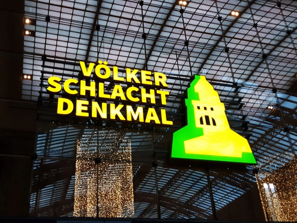 Leuchtreklame Völkerschlachtdenkmal im Leipziger Hauptbahnhof, Foto: NEL GmbH