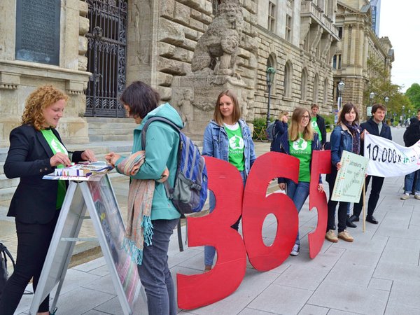 365-Euro-Jahresticket vor Stadtrat, Foto: Ökolöwe