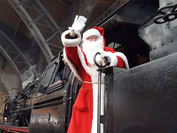 Leipziger-Weihnachtsmarkt: Ankunft des Weihnachtsmannes am Hauptbahnhof, Foto: Stadt Leipzig