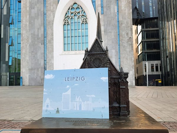 Adventskalender Leipzig vor dem Modell der Universitätskirche, Foto: privat