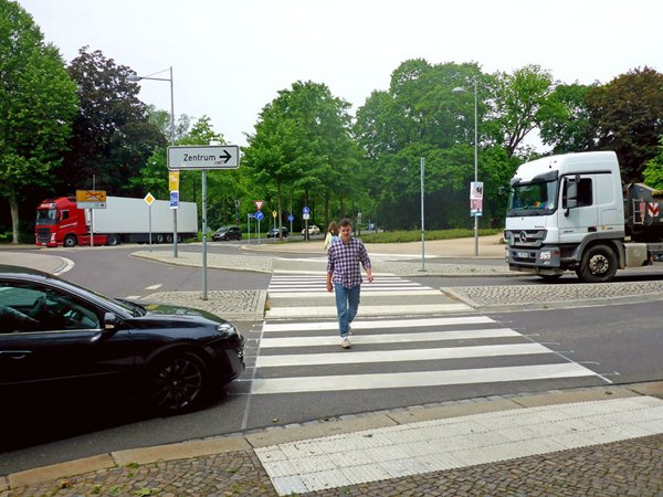 Neue Zebrastreifen am Herzliya-Platz, Foto: Ökolöwe