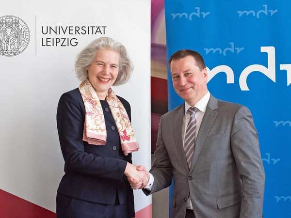 MDR-Intendant Ralf Ludwig und Uni-Rektorin Professorin Dr. Eva Inés Obergfell haben am 08.03.2024 in Leipzig einen Kooperationsrahmenvertrag unterzeichnet. Foto: MDR / Tizian Hempel 