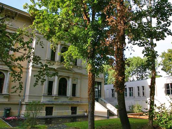 Blick vom Garten auf die Kita und villa thomana, Foto: forum thomanum