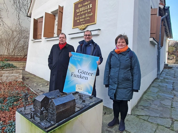 Steffen Poser (Kurator Ausstellung Schillerhaus), Dr. Anselm Hartinger (Museumsdirektor), Dr. Maike Günther (Kuratorin Ausstellung Schillerhaus) im Schillerhaus Leipzig Gohlis. Foto: SGM