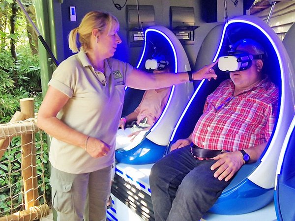 Zoodirektor Prof. Jörg Junhold bei der Testfahrt, Foto: Zoo Leipzig