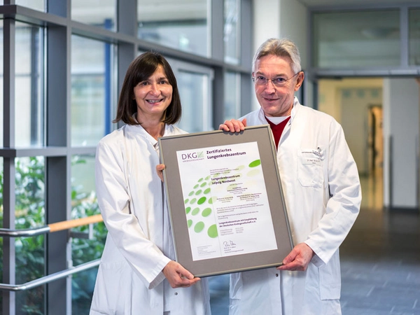 Dr. Sylvia Gütz, Leiterin des Lungenkrebszentrums und Dr. Axel Skuballa, stellvertretender Leiter des Lungenkrebszentrums, Foto: Kay Zimmermann