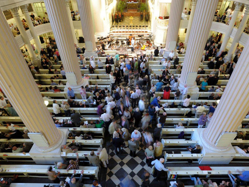 Konzertbesucher in der Nikolaikirche, Quelle: 